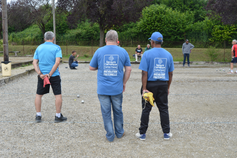 le secours catholique, organisateur de concours de pétanque 