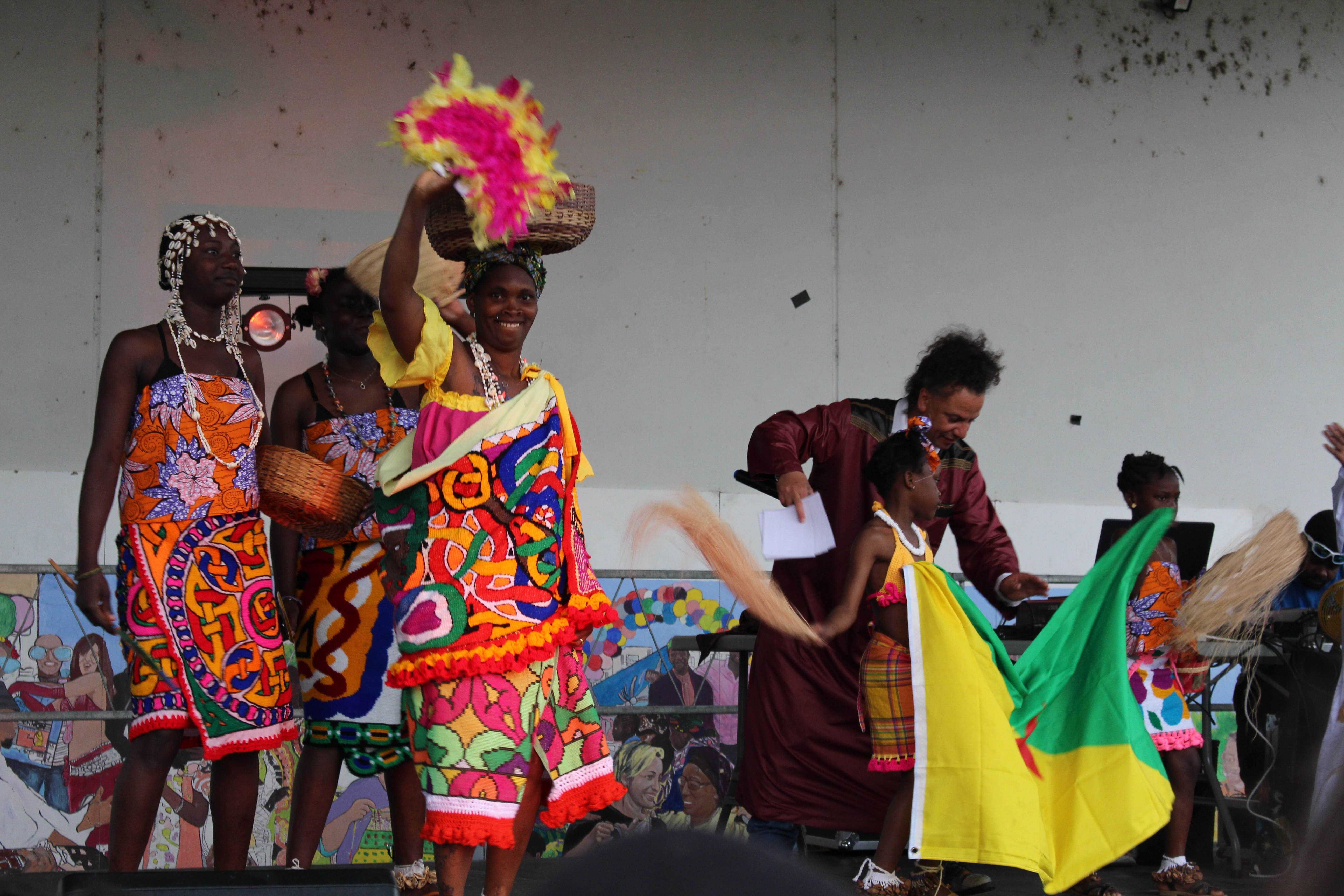 Fête de quartier au Bernon et défilé de costumes